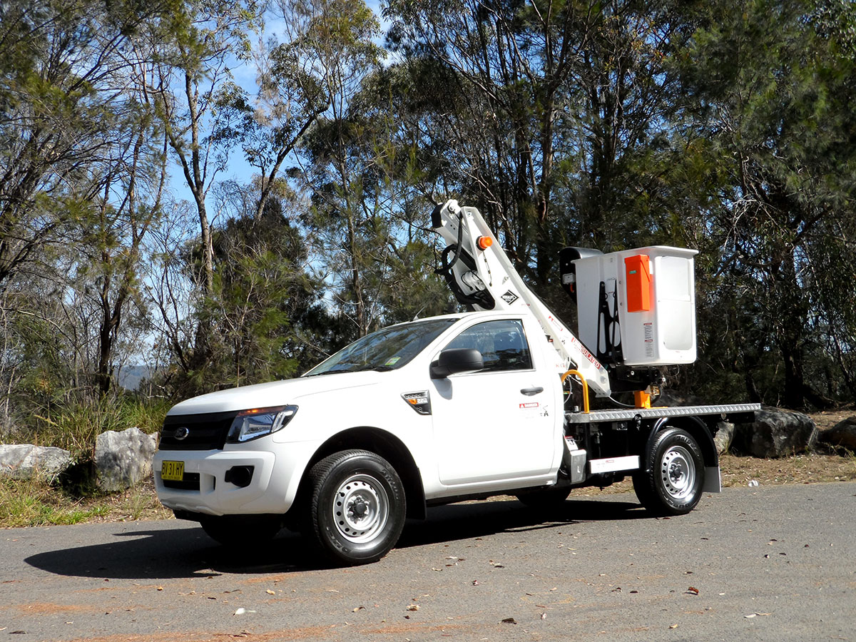 3-LT-23-aerial-access-versalift-ewp