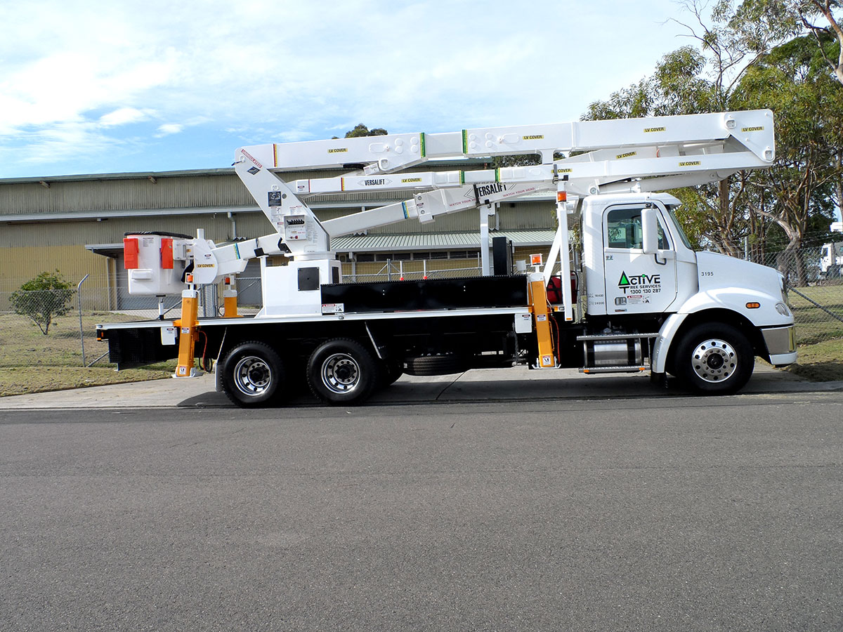 3-VST-7500-aerial-access-versalift-ewp