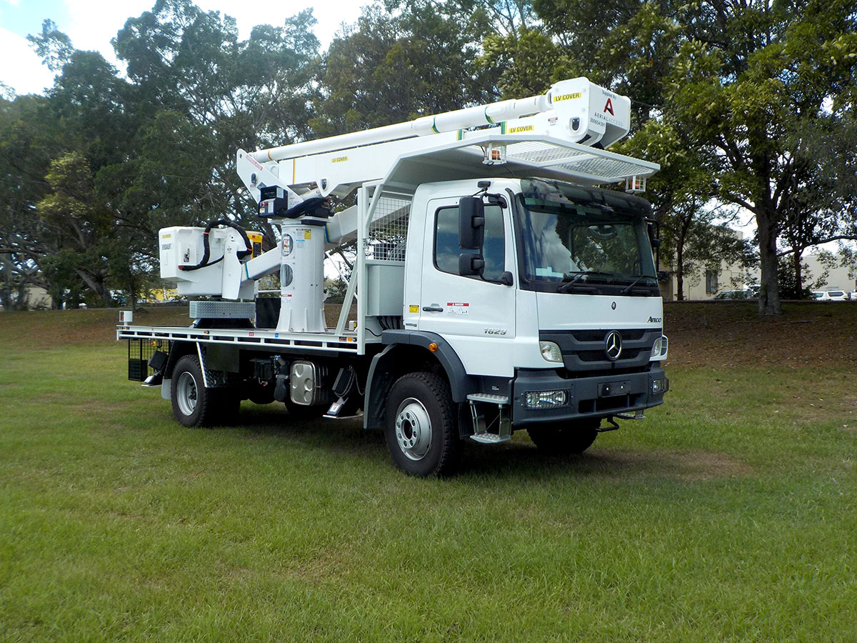 3-6000-1-aerial-access-versalift-ewp