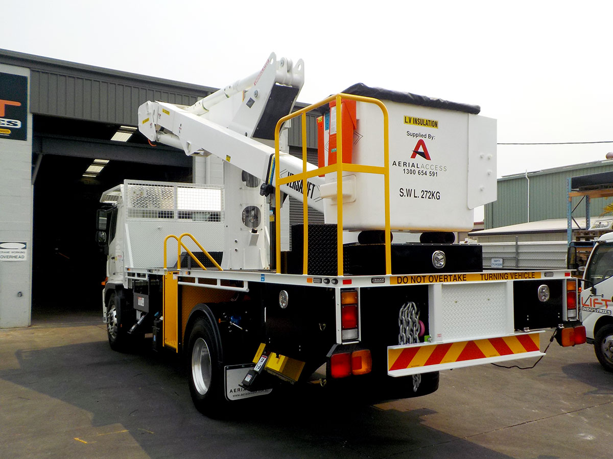 4-VST-5000-aerial-access-versalift-ewp